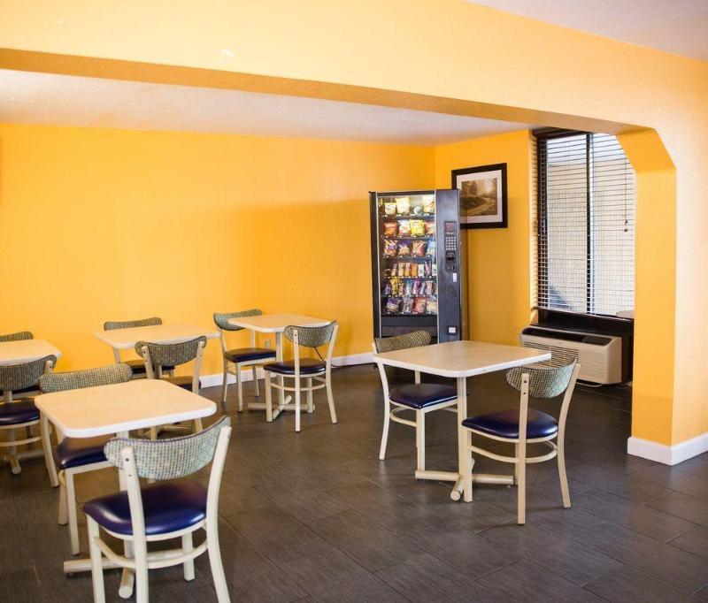 Red Roof Inn Mobile - Midtown Dış mekan fotoğraf